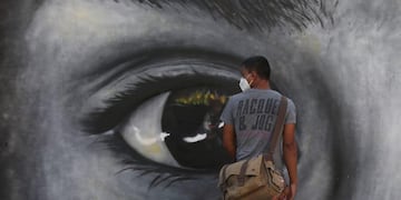 TEG0001\u002E COMAYAGUELA (HONDURAS), 29/08/2020\u002E- Vista general del ojo de una mujer en un mural el 29 de agosto de 2020 en la ciudad de Comayagüela (Honduras)\u002E Proteger a mujeres maltratadas, desplazadas por la violencia o víctimas de trata de personas es el propósito de tres refugios secretos de la Asociación Calidad de Vida de Honduras -donde cada 23 horas es asesinada una mujer-, espacios que reclaman la aprobación parlamentaria de una normativa y presupuesto\u002E EFE/Gustavo Amador