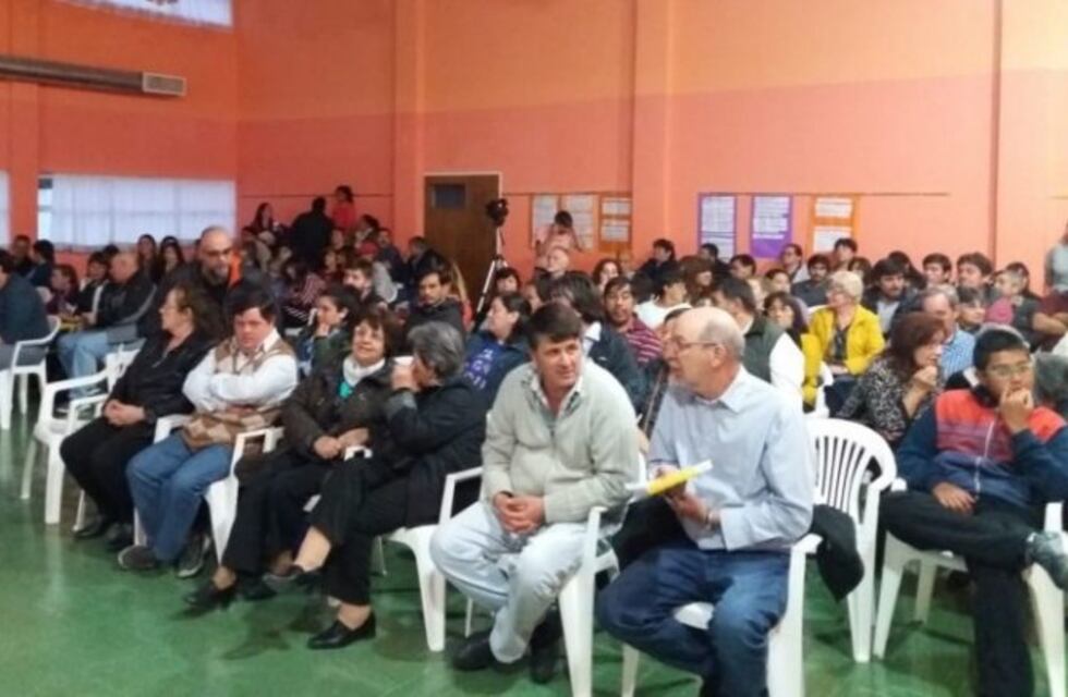 Gobernador Gregores: trabajador vial presenta su propio libro