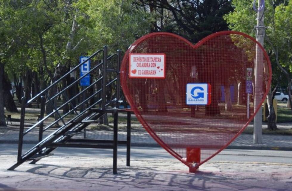 Habilitaron un gran corazón para juntar tapitas para el Garrahan