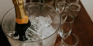 Los atraparon robando champagne y vino\u002E