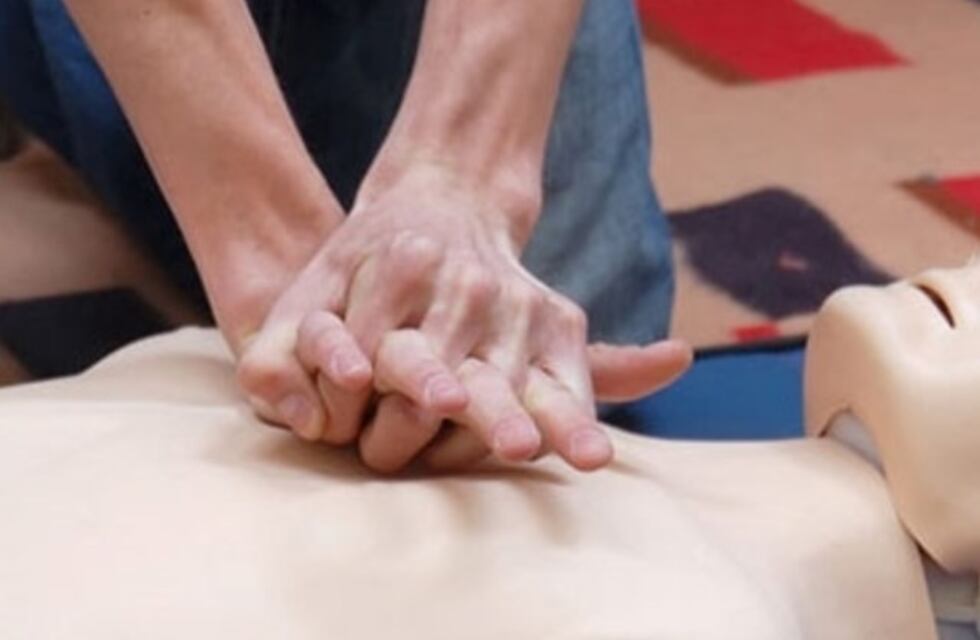 Nuevo curso de primeros auxilios pediátricos en la Cruz Roja de Azul