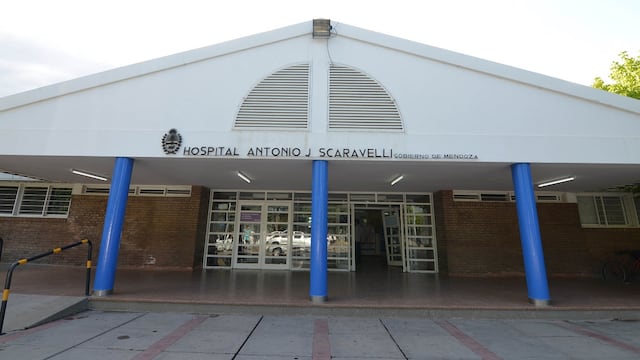 Uno de los obreros fue trasladado al hospital Scaravelli.