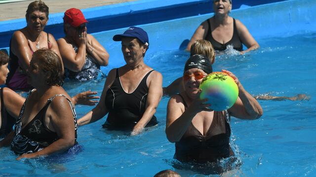 Escuelas de verano para adultos mayores, donde compartir más que actividad física