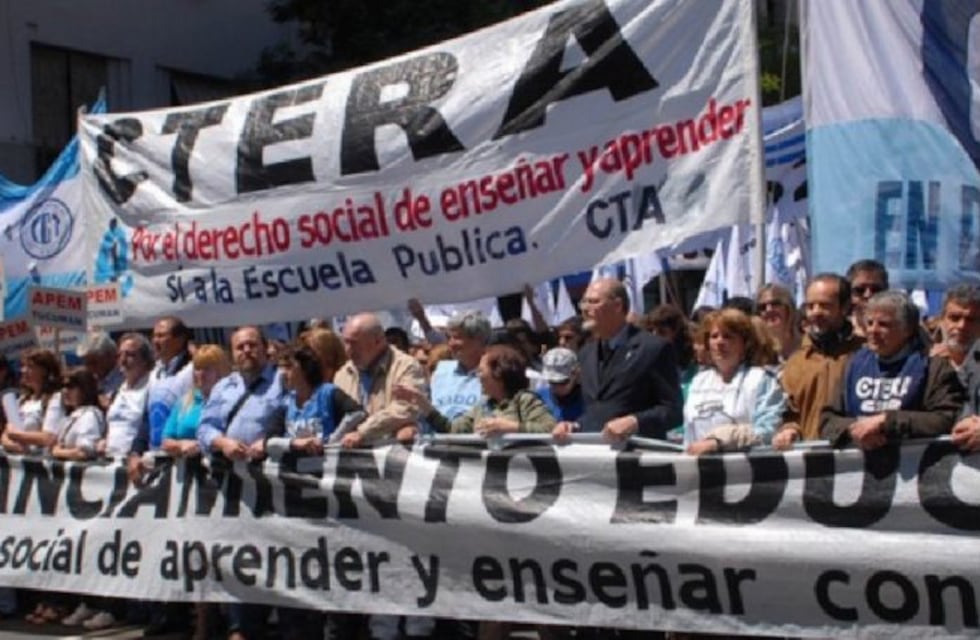 "Quieren poner de rodillas a la docencia", advierten desde Ctera