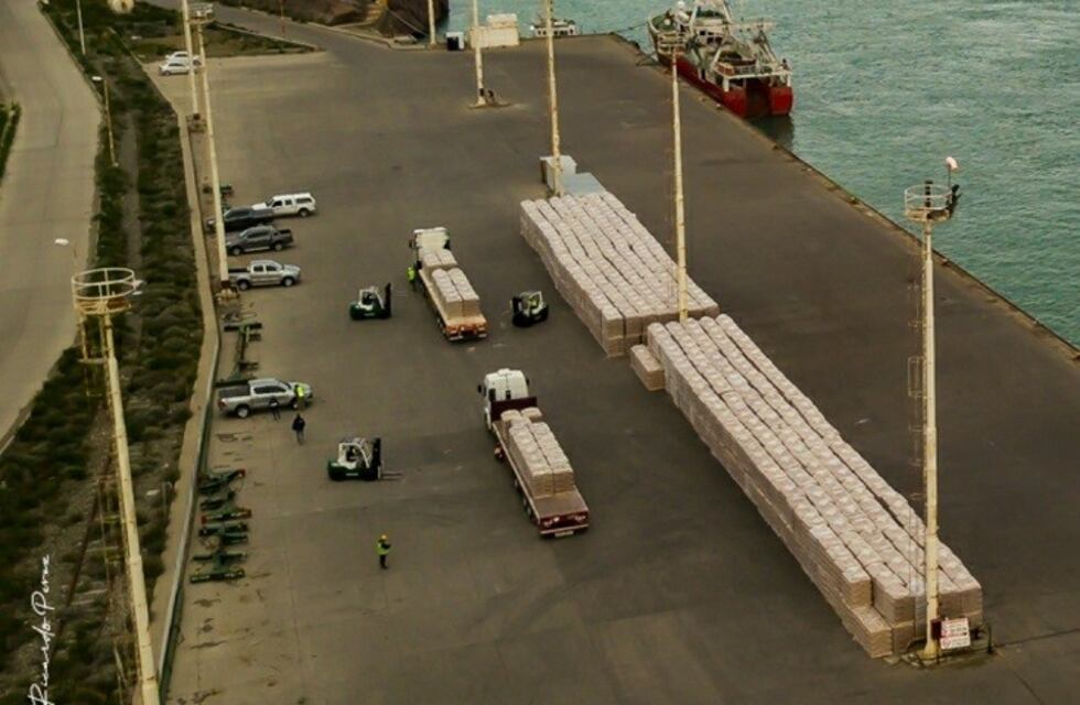 Pico Truncado exporta 15 mil toneladas de Cemento a Paraguay