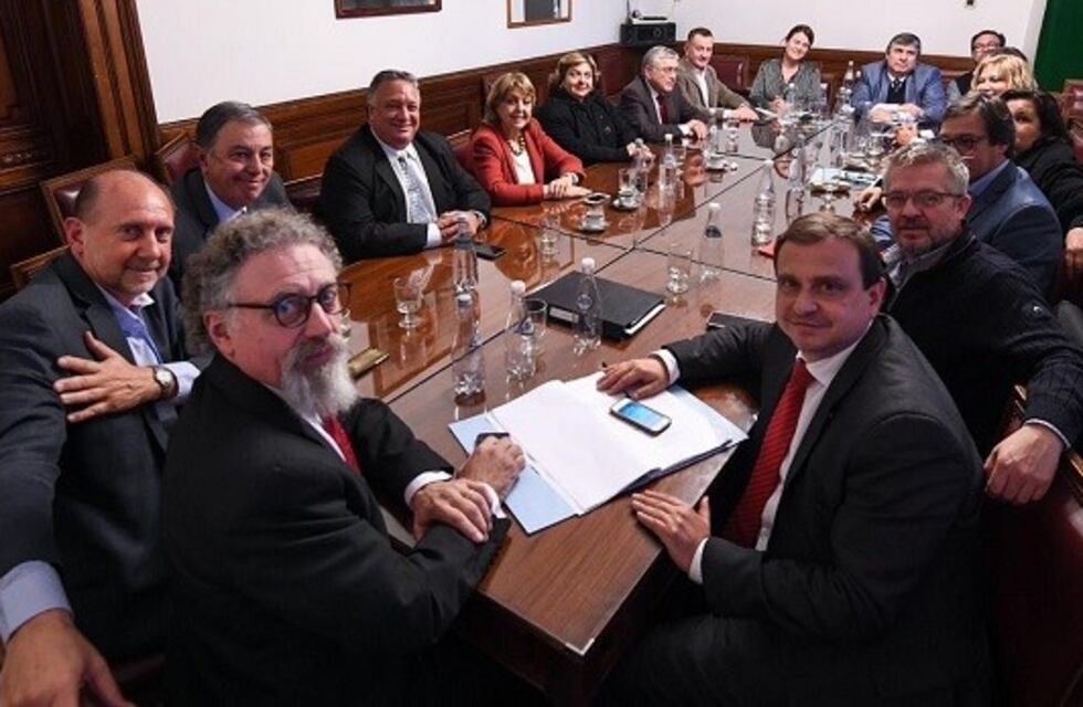 El formoseño Mayans no pudo quedarse como titular de su bloque en el senado