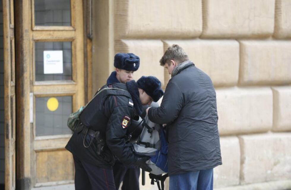 Atentado en San Petersburgo: cerraron nuevamente el subte por amenaza de bomba y ya son 14 los muertos