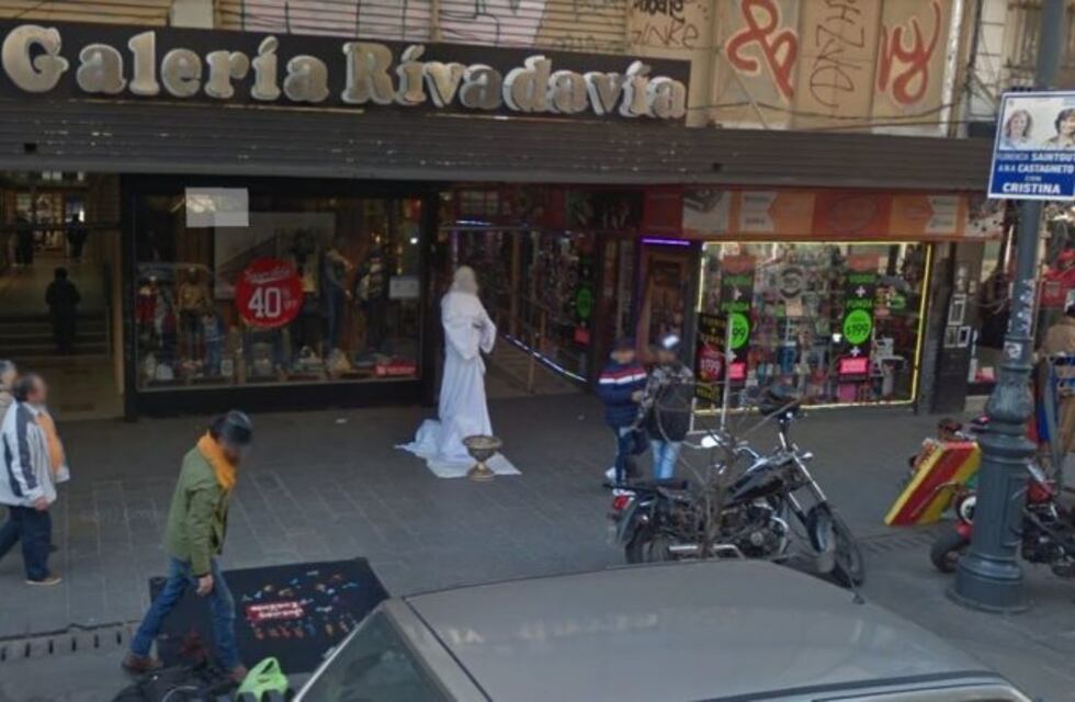 Qué dijo la estatua de La Plata luego del conflicto que se generó con una vecina