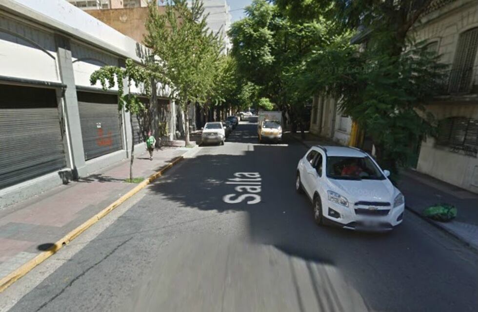 A una contadora la sorprendieron en pleno centro y le llevaron pesos y dólares