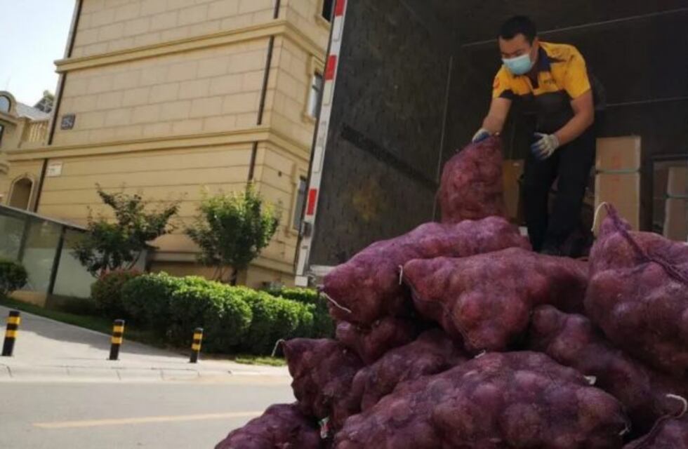 Una joven le envió una tonelada de cebolla a su exnovio para que "llore como ella lloró por él"