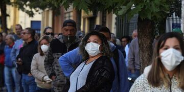 los comercios y fábricas que abren este lunes deben cumplir con un protocolo sanitario\u002E (Archivo)