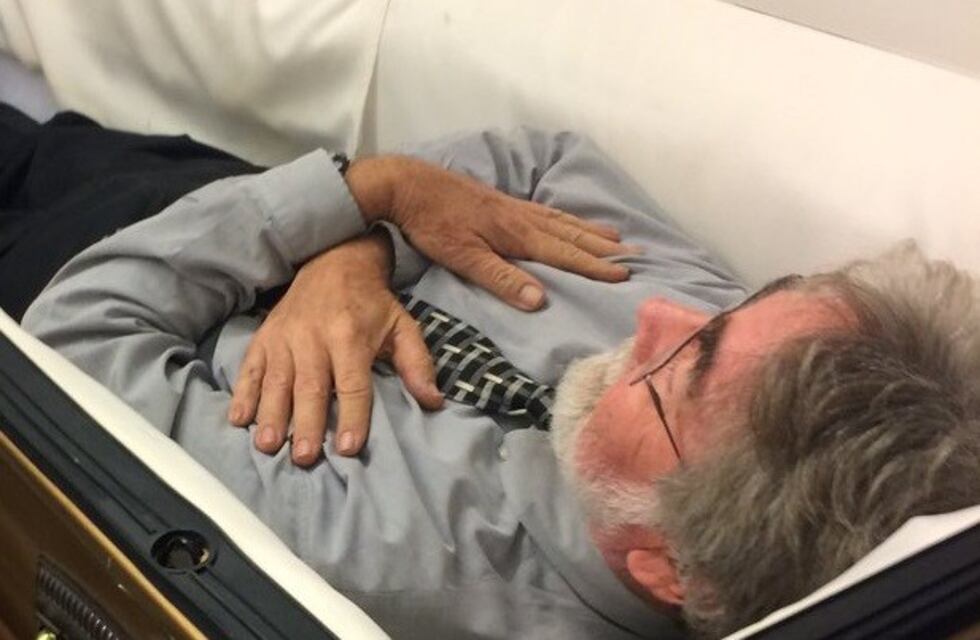 Así recibió a sus alumnos luego de corregir sus exámenes