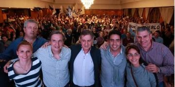 Abultado triunfo de Emir Félix en las elecciones primarias