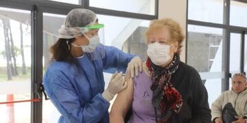 Vacunación antigripal en Carlos Paz: se vacunaron 700 personas