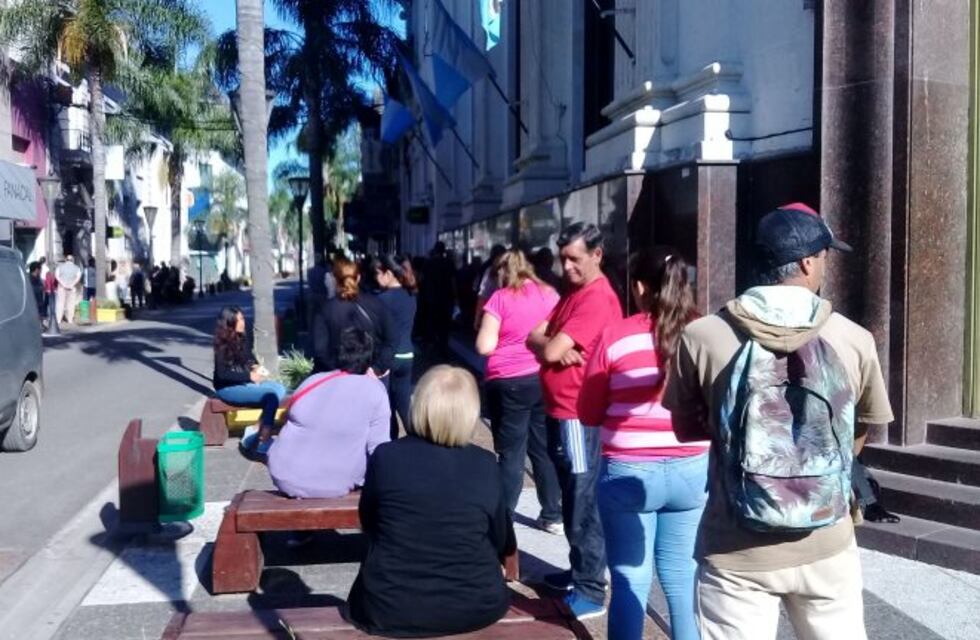 Aislamiento total y obligatorio: cajeros y supermercados colapsados en Gualeguaychú
