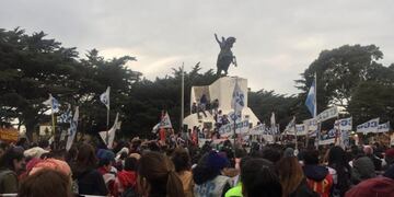 En el día del Maestro, fue masivo el Escuelazo en Comodoro
