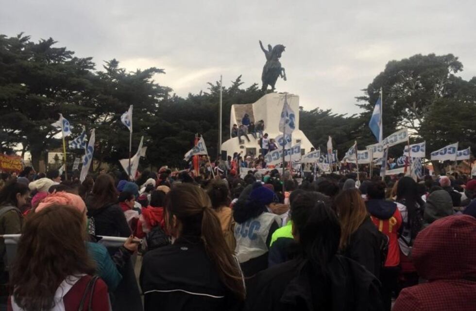 En el día del Maestro, fue masivo el Escuelazo en Comodoro