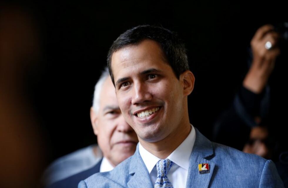 Guaidó pide a los militares que permitan el ingreso de ayuda humanitaria a Venezuela