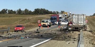Fatal accidente en Ruta Nacional N° 3 dejo el saldo de dos personas sin vida\u002E (Foto: Resumen Policial)\u002E