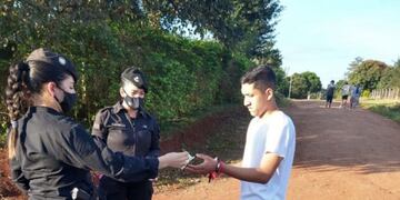 Los vecinos recibieron la donación de los policías\u002E