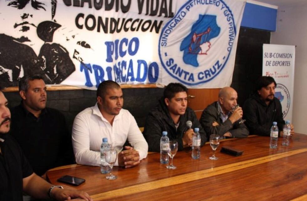 Gremio de petroleros amenaza con un paro general