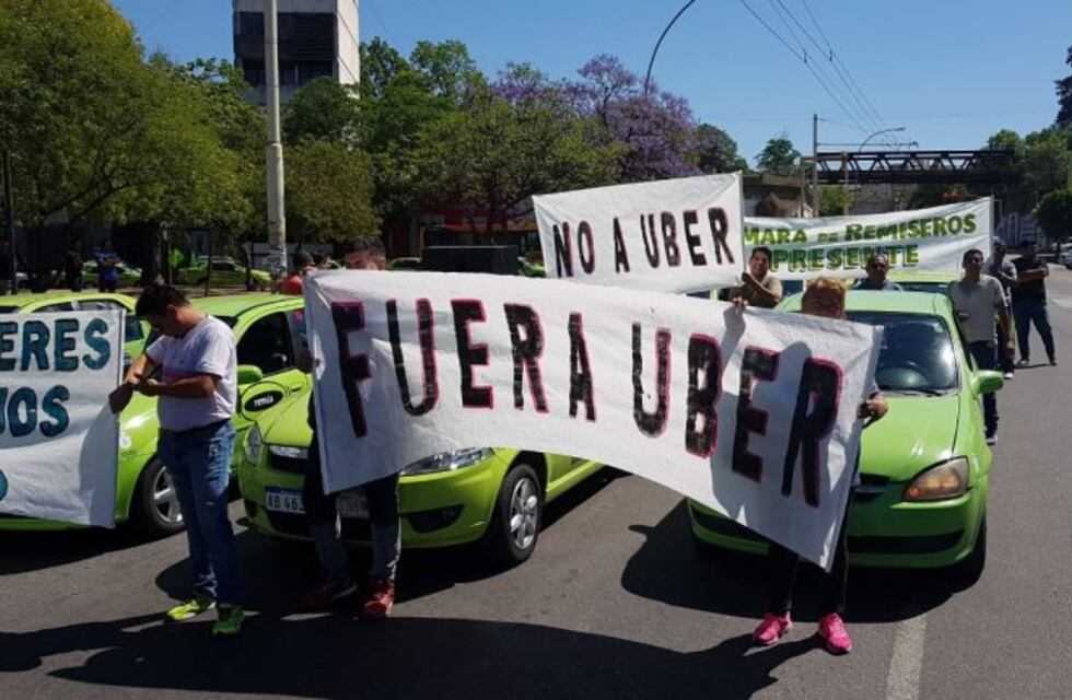 Audiencia de Uber y la Muni: temen protesta de taxistas y remiseros
