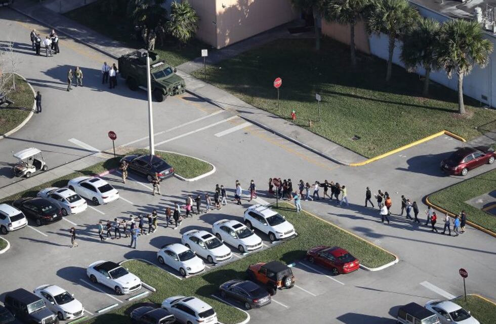 Tiroteo en una escuela de Florida: un ex alumno mató a 17 personas