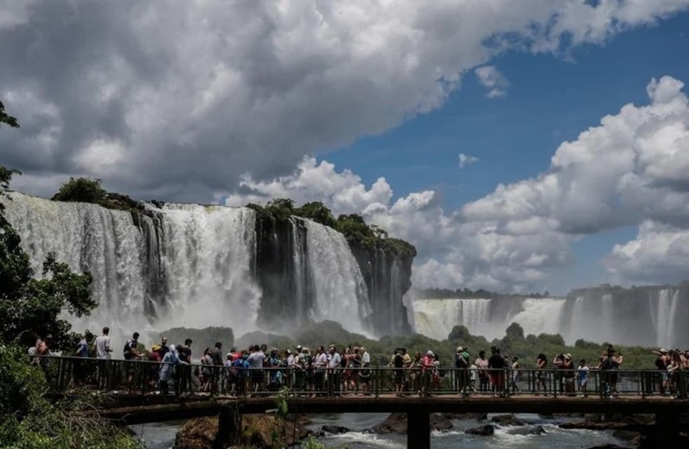 Dos mil turistas visitaron el lado brasilero de las Cataratas del Iguazú en la primera semana de la reapertura