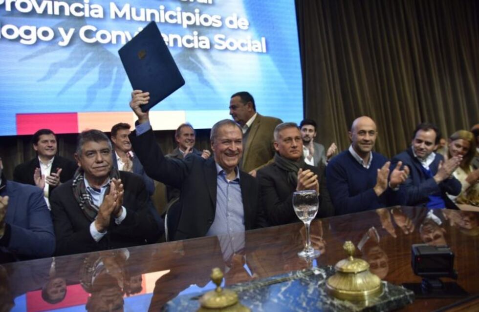 La Provincia firmó el Pacto Fiscal con la mayoría de las intendencias