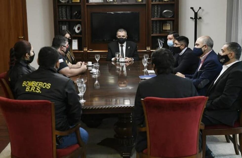 Legislatura: Jaldo recibió a bomberos voluntarios de Banda del Río Salí