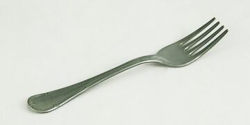 La mujer le clavó un \