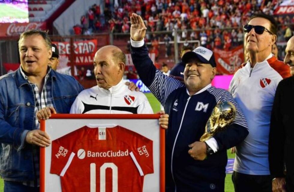 El emotivo homenaje a Diego Maradona en la previa al partido entre Independiente y Gimnasia