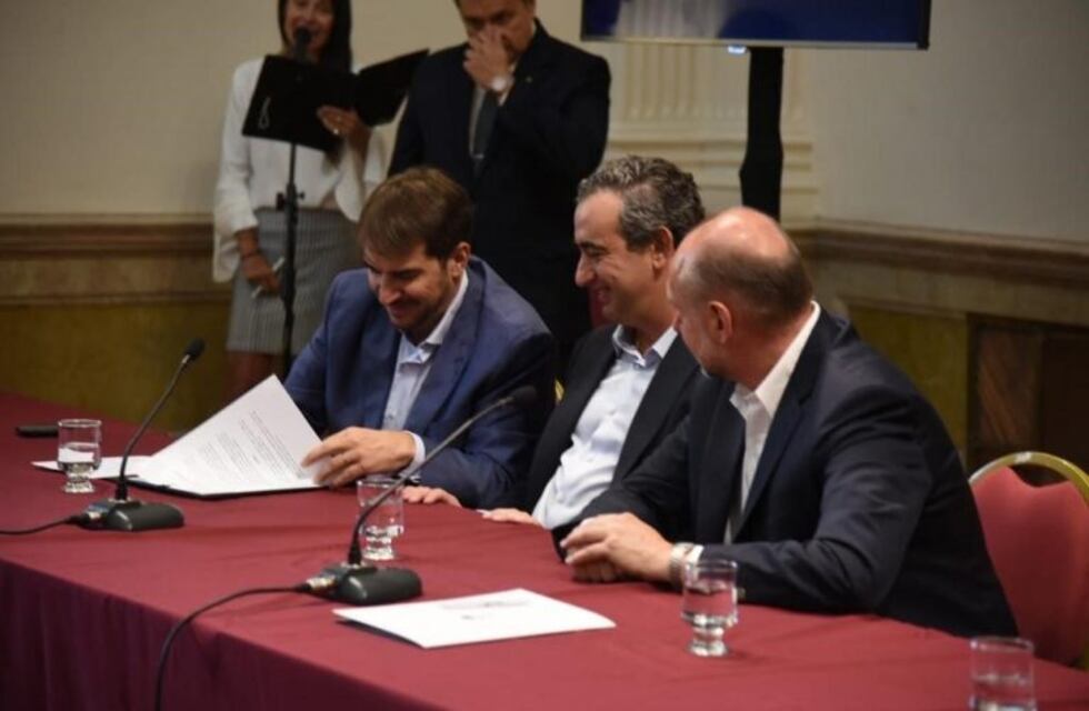 Javkin pidió a los legisladores que aprueben la ley de Necesidad solicitada por Perotti