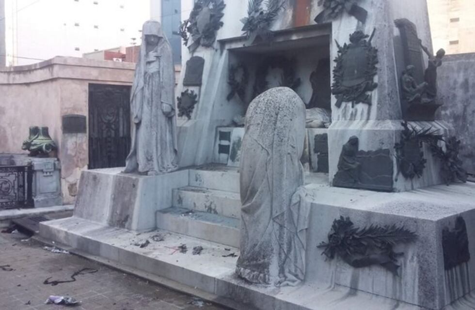 Hay 10 nuevos detenidos por la explosión en el cementerio de la Recoleta