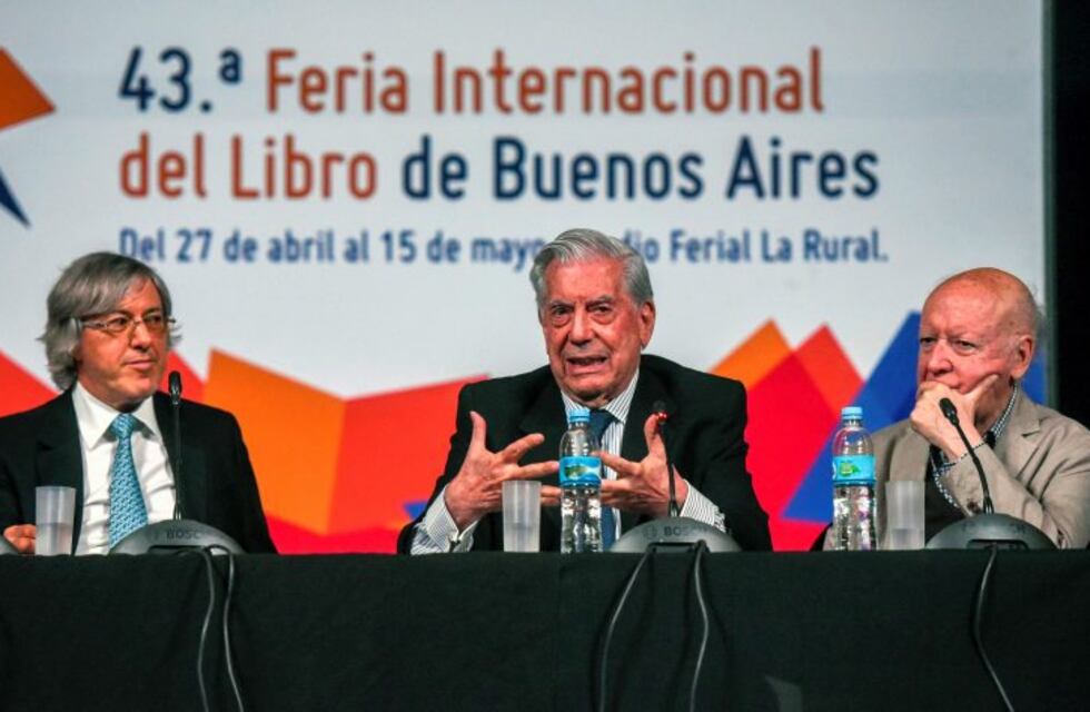 Mario Vargas Llosa y Jorge Edwars se presentaron en la Feria del Libro
