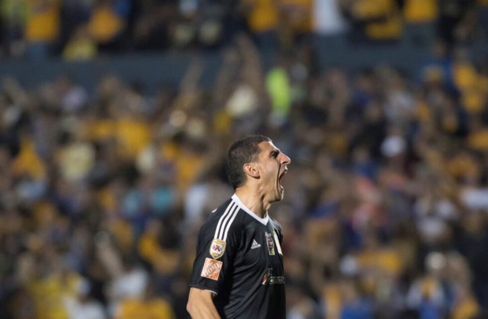 Revancha en casa: homenajearon al "Patón" Guzmán en la escuela donde cursó la primaria