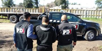 Docente detenido por la policía por acosar a una alumna en Progreso\u002E (@MinSegSF)