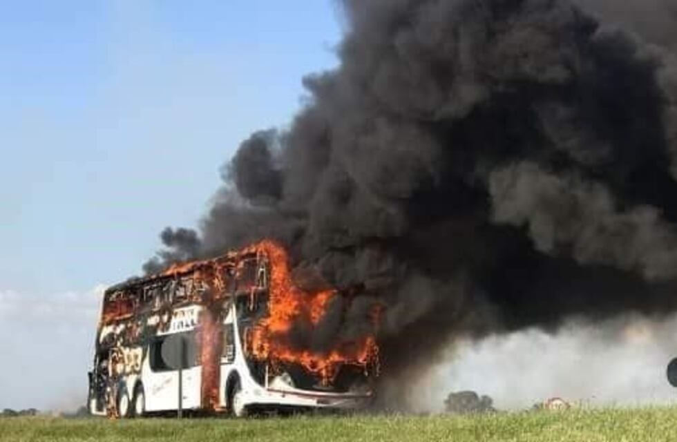 Se incendió un colectivo que iba hacia Olavarría
