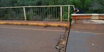 El puente sobre el arroyo Cuña Pirú tiembla cuando pasan colectivos o camiones\u002E