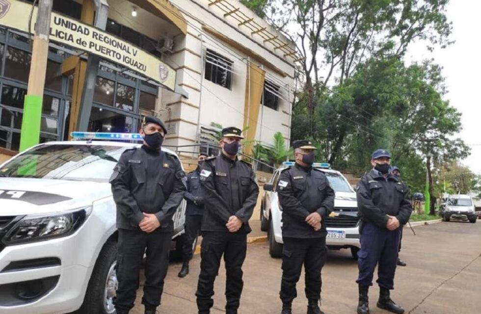 La provincia entregó dos camionetas a la Policía de Iguazú