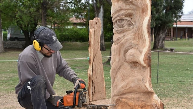 Escultores trabajan sobre diferentes materiales\u002E