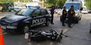Murió un motociclista tras chocar contra un micro en Godoy Cruz