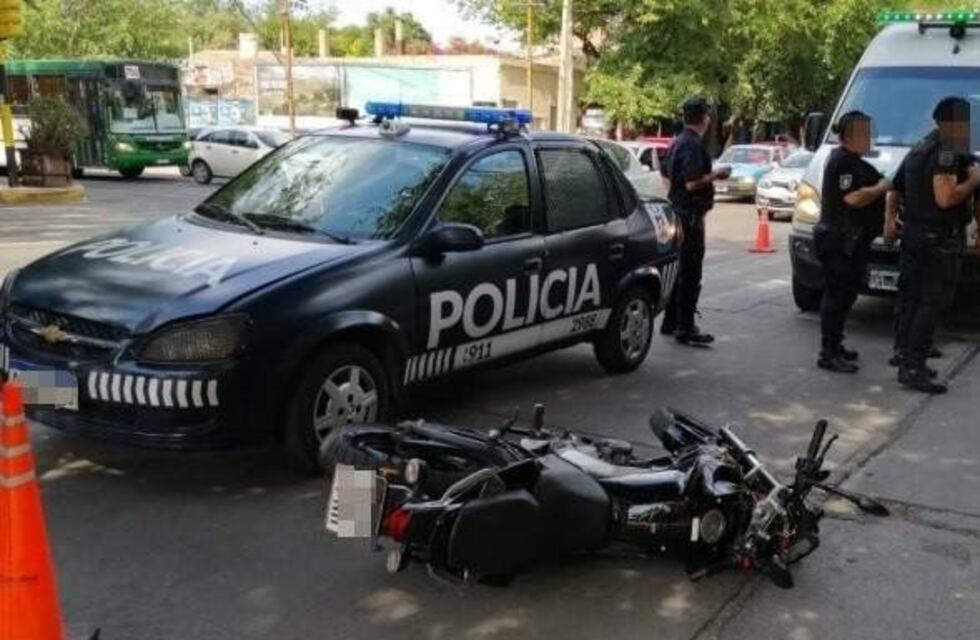 Murió un motociclista tras chocar contra un micro en Godoy Cruz