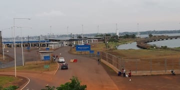 Cabecera argentina del Puente Internacional Posadas-Encarenación\u002E )MisionesOnline)