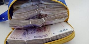 Tres jóvenes estudiantes encontraron ocho mil pesos en efectivo y los devolvieron\u002E (Foto: Corrientes Hoy)