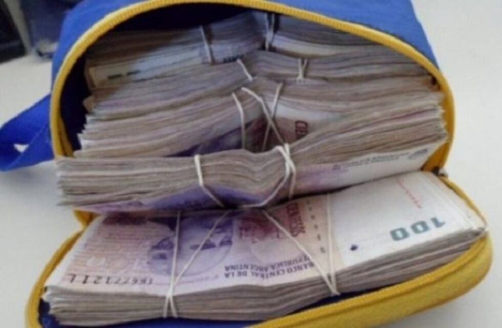 Encontraron ocho mil pesos en la calle y los devolvieron