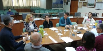 Reunión de concejales con la Secretaria de Auditoría y Control de Gestión, Amalia Galantti y la representante del CIPPEC, Natalia Aquilino, por la creación del Instituto Municipal de Evaluación de Políticas Públicas (IMEPP) (Prensa Concejo de Rafaela)