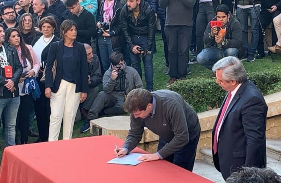 Gustavo Melella firmó un acta compromiso con Alberto Fernández