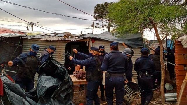 Desalojo del asentamiento Los Pinos