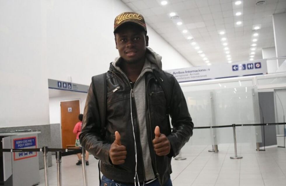 Óscar Cabezas llegó este miércoles a Rosario para sumarse al plantel de Central